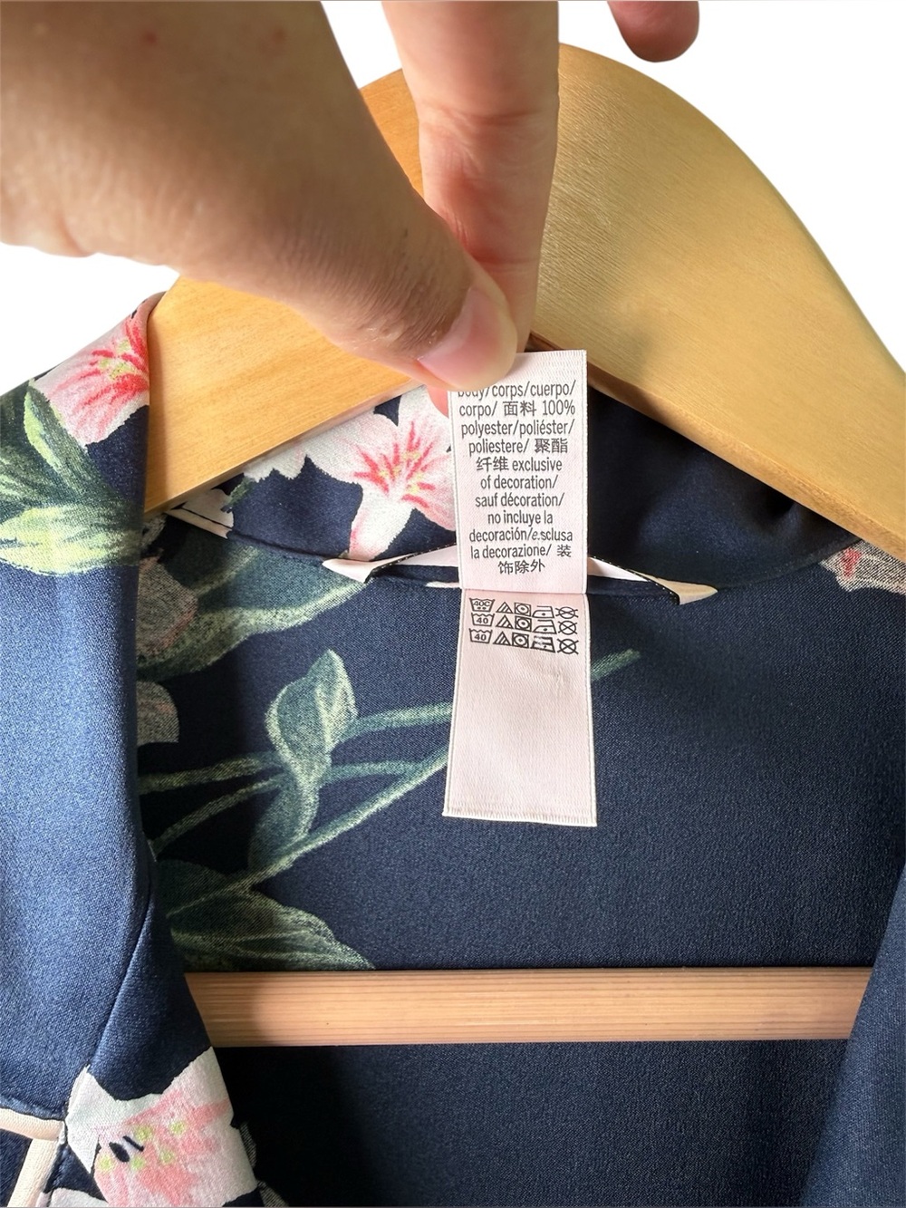 Victoria’s Secret Navy Floral Short Pajama Set - Women's Satin Romper - Picture 6 of 7